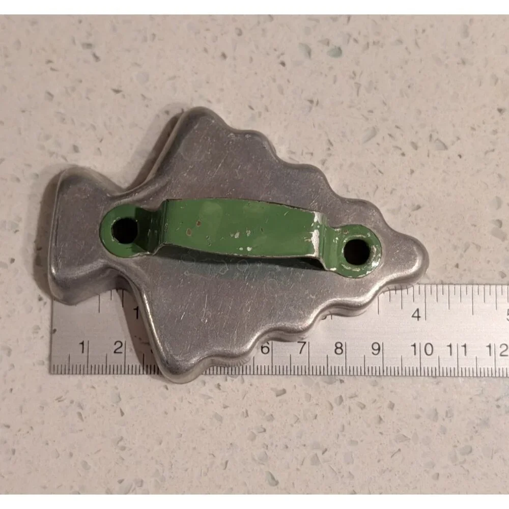 Vintage Aluminum Cookie Cutter Set of 7 with wooden Handles - Picture 9 of 13